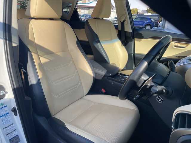 レクサス ＮＸ 300h バージョンL 道央・札幌 2016(平28)年 7.9万km ソニッククォーツ ・４WD/・プリクラッシュ/・純正SDナビ/ラジオ・ＣＤ・ＤＶＤ・ＵＳＢ・ＡＵＸ・ＢＴ・フルセグＴＶ/・バックカメラ/・サイドカメラ/・横滑り防止装置/・車両接近通報装置/・シートヒーター/・エアシート/・ステアリングヒーター/・積込み夏タイヤ/・全席パワーシート/・電動リアゲート/・ＷＡＣ/・ドライブレコーダー/・純正エンジンスターター/・パドルシフト/・フォグランプ/・ETC2.0（ビルトイン）