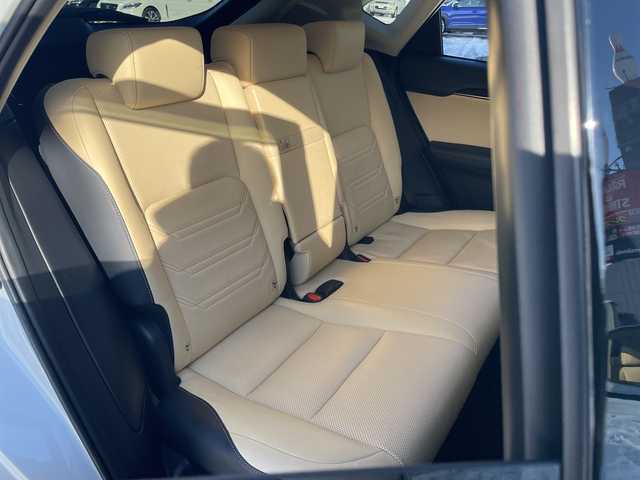 レクサス ＮＸ 300h バージョンL 道央・札幌 2016(平28)年 7.9万km ソニッククォーツ ・４WD/・プリクラッシュ/・純正SDナビ/ラジオ・ＣＤ・ＤＶＤ・ＵＳＢ・ＡＵＸ・ＢＴ・フルセグＴＶ/・バックカメラ/・サイドカメラ/・横滑り防止装置/・車両接近通報装置/・シートヒーター/・エアシート/・ステアリングヒーター/・積込み夏タイヤ/・全席パワーシート/・電動リアゲート/・ＷＡＣ/・ドライブレコーダー/・純正エンジンスターター/・パドルシフト/・フォグランプ/・ETC2.0（ビルトイン）