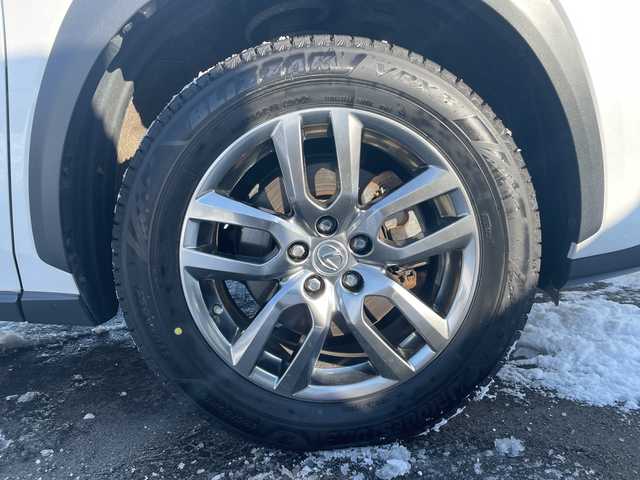 レクサス ＮＸ 300h バージョンL 道央・札幌 2016(平28)年 7.9万km ソニッククォーツ ・４WD/・プリクラッシュ/・純正SDナビ/ラジオ・ＣＤ・ＤＶＤ・ＵＳＢ・ＡＵＸ・ＢＴ・フルセグＴＶ/・バックカメラ/・サイドカメラ/・横滑り防止装置/・車両接近通報装置/・シートヒーター/・エアシート/・ステアリングヒーター/・積込み夏タイヤ/・全席パワーシート/・電動リアゲート/・ＷＡＣ/・ドライブレコーダー/・純正エンジンスターター/・パドルシフト/・フォグランプ/・ETC2.0（ビルトイン）