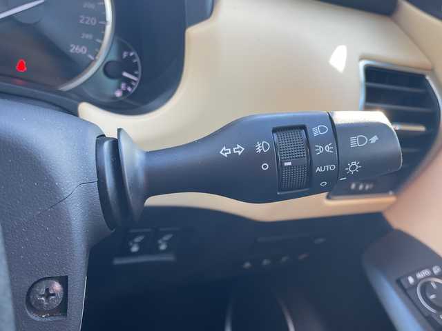 レクサス ＮＸ 300h バージョンL 道央・札幌 2016(平28)年 7.9万km ソニッククォーツ ・４WD/・プリクラッシュ/・純正SDナビ/ラジオ・ＣＤ・ＤＶＤ・ＵＳＢ・ＡＵＸ・ＢＴ・フルセグＴＶ/・バックカメラ/・サイドカメラ/・横滑り防止装置/・車両接近通報装置/・シートヒーター/・エアシート/・ステアリングヒーター/・積込み夏タイヤ/・全席パワーシート/・電動リアゲート/・ＷＡＣ/・ドライブレコーダー/・純正エンジンスターター/・パドルシフト/・フォグランプ/・ETC2.0（ビルトイン）