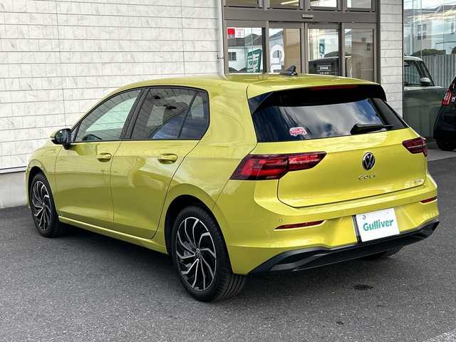 フォルクスワーゲン ＶＷ ゴルフ eTSI アクティブ 埼玉県 2023(令5)年 0.9万km 黄Ｍ ワンオーナー/登録時走行距離9033/純正ナビ/バックカメラ/レーダークルーズコントロール/ビルトインETC2.0/前後ドライブレコーダー/前後コーナーセンサー/純正17インチAW/純正フロアマット/純正LEDオートライト/オートマチックハイビーム/プッシュスタート/スマートスペアキー×1/車両取扱説明書/保証書