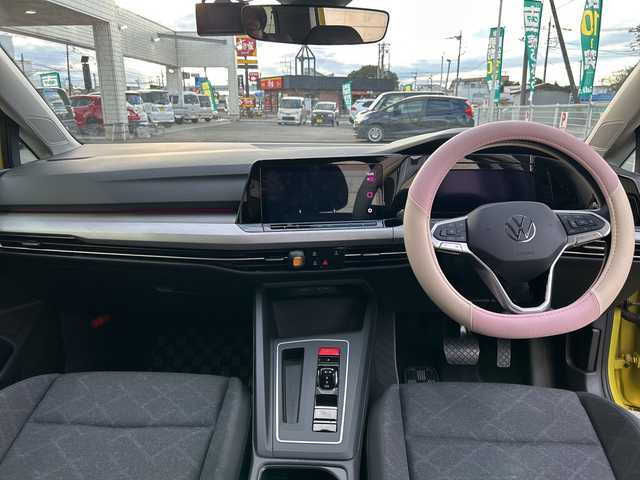 フォルクスワーゲン ＶＷ ゴルフ eTSI アクティブ 埼玉県 2023(令5)年 0.9万km 黄Ｍ ワンオーナー/登録時走行距離9033/純正ナビ/バックカメラ/レーダークルーズコントロール/ビルトインETC2.0/前後ドライブレコーダー/前後コーナーセンサー/純正17インチAW/純正フロアマット/純正LEDオートライト/オートマチックハイビーム/プッシュスタート/スマートスペアキー×1/車両取扱説明書/保証書
