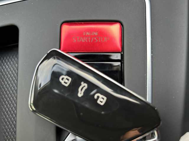 フォルクスワーゲン ＶＷ ゴルフ eTSI アクティブ 埼玉県 2023(令5)年 0.9万km 黄Ｍ ワンオーナー/登録時走行距離9033/純正ナビ/バックカメラ/レーダークルーズコントロール/ビルトインETC2.0/前後ドライブレコーダー/前後コーナーセンサー/純正17インチAW/純正フロアマット/純正LEDオートライト/オートマチックハイビーム/プッシュスタート/スマートスペアキー×1/車両取扱説明書/保証書