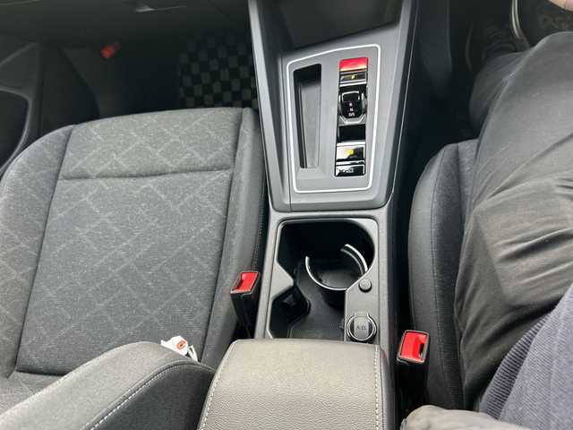 フォルクスワーゲン ＶＷ ゴルフ eTSI アクティブ 埼玉県 2023(令5)年 0.9万km 黄Ｍ ワンオーナー/登録時走行距離9033/純正ナビ/バックカメラ/レーダークルーズコントロール/ビルトインETC2.0/前後ドライブレコーダー/前後コーナーセンサー/純正17インチAW/純正フロアマット/純正LEDオートライト/オートマチックハイビーム/プッシュスタート/スマートスペアキー×1/車両取扱説明書/保証書