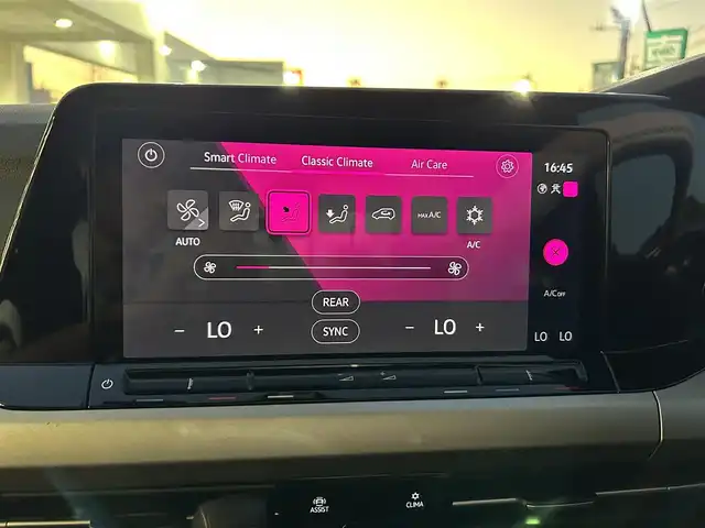 フォルクスワーゲン ＶＷ ゴルフ eTSI アクティブ 埼玉県 2023(令5)年 0.9万km 黄Ｍ ワンオーナー/登録時走行距離9033/純正ナビ/バックカメラ/レーダークルーズコントロール/ビルトインETC2.0/前後ドライブレコーダー/前後コーナーセンサー/純正17インチAW/純正フロアマット/純正LEDオートライト/オートマチックハイビーム/プッシュスタート/スマートスペアキー×1/車両取扱説明書/保証書