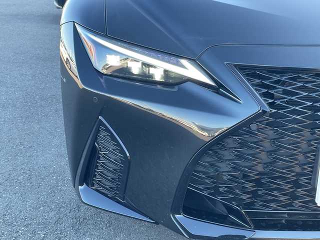 レクサス ＩＳ 300h Fスポーツ モードブラックS 茨城県 2022(令4)年 2.5万km グラファイトブラックガラスフレーク 純正12.3型ナビ/Bluetooth/フルセグTV/全周囲カメラ/ビルトインETC2.0/ドライブレコーダー/メモリー付きパワーシート/ハーフレザーシート/シートヒーター/エアシート/横滑り防止装置/レーンキープアシスト/レーダークルーズコントロール/オートライト/オートマチックハイビーム/LEDヘッドライト/ブラインドスポットモニター/ステアリングヒーター/パーキングアシスト/専用BBS鍛造アルミホイール