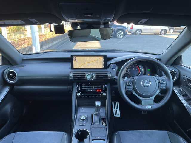 レクサス ＩＳ 300h Fスポーツ モードブラックS 茨城県 2022(令4)年 2.5万km グラファイトブラックガラスフレーク 純正12.3型ナビ/Bluetooth/フルセグTV/全周囲カメラ/ビルトインETC2.0/ドライブレコーダー/メモリー付きパワーシート/ハーフレザーシート/シートヒーター/エアシート/横滑り防止装置/レーンキープアシスト/レーダークルーズコントロール/オートライト/オートマチックハイビーム/LEDヘッドライト/ブラインドスポットモニター/ステアリングヒーター/パーキングアシスト/専用BBS鍛造アルミホイール