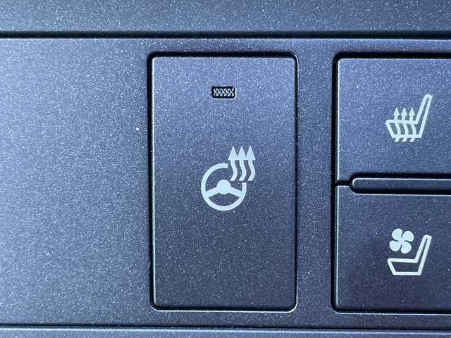 レクサス ＩＳ 300h Fスポーツ モードブラックS 茨城県 2022(令4)年 2.5万km グラファイトブラックガラスフレーク 純正12.3型ナビ/Bluetooth/フルセグTV/全周囲カメラ/ビルトインETC2.0/ドライブレコーダー/メモリー付きパワーシート/ハーフレザーシート/シートヒーター/エアシート/横滑り防止装置/レーンキープアシスト/レーダークルーズコントロール/オートライト/オートマチックハイビーム/LEDヘッドライト/ブラインドスポットモニター/ステアリングヒーター/パーキングアシスト/専用BBS鍛造アルミホイール