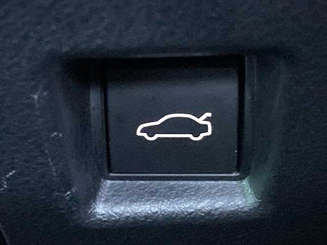 レクサス ＩＳ 300h Fスポーツ モードブラックS 茨城県 2022(令4)年 2.5万km グラファイトブラックガラスフレーク 純正12.3型ナビ/Bluetooth/フルセグTV/全周囲カメラ/ビルトインETC2.0/ドライブレコーダー/メモリー付きパワーシート/ハーフレザーシート/シートヒーター/エアシート/横滑り防止装置/レーンキープアシスト/レーダークルーズコントロール/オートライト/オートマチックハイビーム/LEDヘッドライト/ブラインドスポットモニター/ステアリングヒーター/パーキングアシスト/専用BBS鍛造アルミホイール