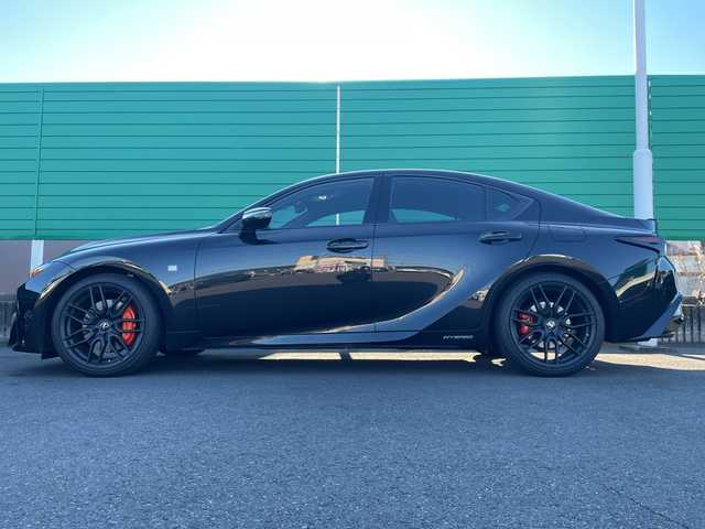 レクサス ＩＳ 300h Fスポーツ モードブラックS 茨城県 2022(令4)年 2.5万km グラファイトブラックガラスフレーク 純正12.3型ナビ/Bluetooth/フルセグTV/全周囲カメラ/ビルトインETC2.0/ドライブレコーダー/メモリー付きパワーシート/ハーフレザーシート/シートヒーター/エアシート/横滑り防止装置/レーンキープアシスト/レーダークルーズコントロール/オートライト/オートマチックハイビーム/LEDヘッドライト/ブラインドスポットモニター/ステアリングヒーター/パーキングアシスト/専用BBS鍛造アルミホイール