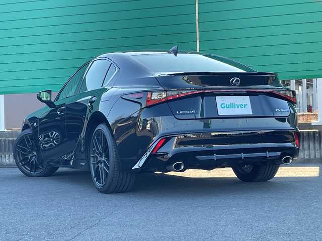 レクサス ＩＳ 300h Fスポーツ モードブラックS 茨城県 2022(令4)年 2.5万km グラファイトブラックガラスフレーク 純正12.3型ナビ/Bluetooth/フルセグTV/全周囲カメラ/ビルトインETC2.0/ドライブレコーダー/メモリー付きパワーシート/ハーフレザーシート/シートヒーター/エアシート/横滑り防止装置/レーンキープアシスト/レーダークルーズコントロール/オートライト/オートマチックハイビーム/LEDヘッドライト/ブラインドスポットモニター/ステアリングヒーター/パーキングアシスト/専用BBS鍛造アルミホイール