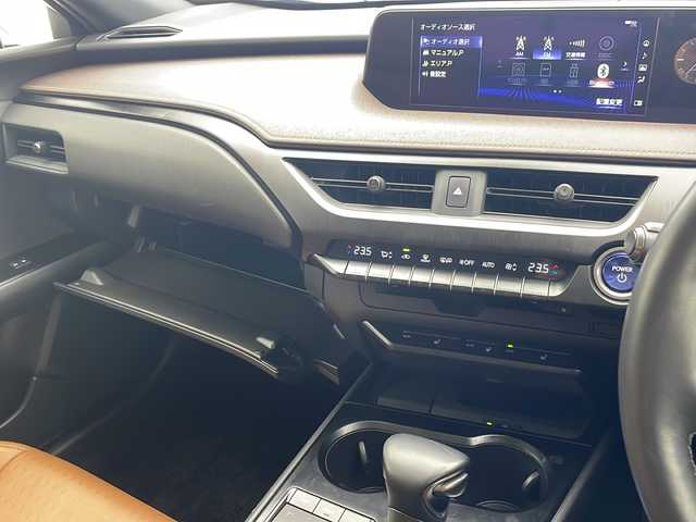 レクサス ＵＸ 250h ブラウンエディション 大阪府 2020(令2)年 3.5万km テレーンカーキマイカM 純正ナビ　/(フルセグＴＶ/DVD再生/Bluetooth接続)/アラウンドビューモニター　/前後ドライブレコーダー　/ブラインドスポットモニター　/置くだけ充電/レザーシート　/パワーシート（運転席・助手席）　/ＥＴＣ２．０　/パワーバックドア　/ＬＥＤオートライト　/クリアランスソナー　