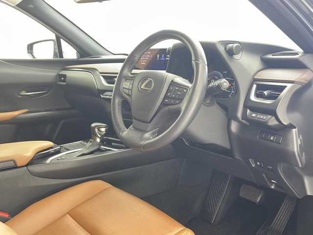 レクサス ＵＸ 250h ブラウンエディション 大阪府 2020(令2)年 3.5万km テレーンカーキマイカM 純正ナビ　/(フルセグＴＶ/DVD再生/Bluetooth接続)/アラウンドビューモニター　/前後ドライブレコーダー　/ブラインドスポットモニター　/置くだけ充電/レザーシート　/パワーシート（運転席・助手席）　/ＥＴＣ２．０　/パワーバックドア　/ＬＥＤオートライト　/クリアランスソナー　