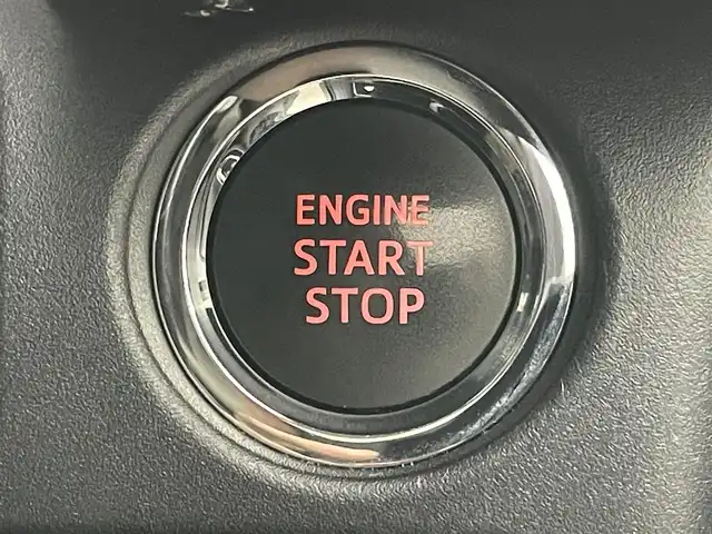 トヨタ ノア Si ダブルバイビーⅡ 埼玉県 2020(令2)年 6.5万km ブラック 純正10インチナビ　/ CD DVD 地デジTV Bluetooth/純正12.1インチフリップダウンモニター　/プリクラッシュセーフティ/レーンディパーチャーアラート/クルーズコントロール/クリアランスソナー /両側パワースライドドア　/LEDオートライト　/純正ドライブレコーダー　/ETC/スマートキー