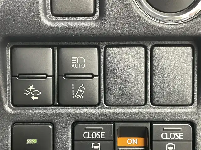 トヨタ ノア Si ダブルバイビーⅡ 埼玉県 2020(令2)年 6.5万km ブラック 純正10インチナビ　/ CD DVD 地デジTV Bluetooth/純正12.1インチフリップダウンモニター　/プリクラッシュセーフティ/レーンディパーチャーアラート/クルーズコントロール/クリアランスソナー /両側パワースライドドア　/LEDオートライト　/純正ドライブレコーダー　/ETC/スマートキー