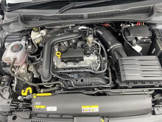 フォルクスワーゲン ＶＷ ポロ TSI Rライン 三重県 2022(令4)年 1.9万km 黒 禁煙車/IQDRIVE/パークディスタンスコントロール/前後コーナーセンサー/タイヤ空気圧モニタリングシステム/疲労検知システム/プロアクティブオキュパンドプロテクション/アクティブクルーズコントロール(AAC)/フロントアシストレーンキープシステム/レーンチェンジアシストシステム/オートライト/オートマチックハイビーム/バックカメラ/プッシュスタート/スマートキー/スペアキー/純正アルミホイール