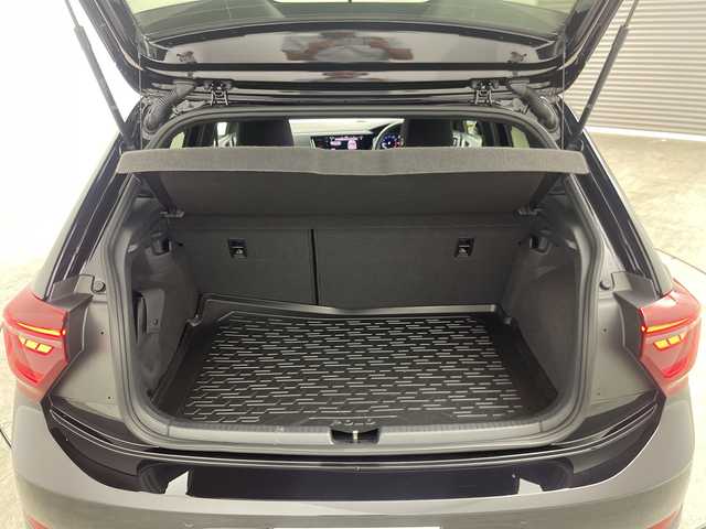 フォルクスワーゲン ＶＷ ポロ TSI Rライン 三重県 2022(令4)年 1.9万km 黒 禁煙車/IQDRIVE/パークディスタンスコントロール/前後コーナーセンサー/タイヤ空気圧モニタリングシステム/疲労検知システム/プロアクティブオキュパンドプロテクション/アクティブクルーズコントロール(AAC)/フロントアシストレーンキープシステム/レーンチェンジアシストシステム/オートライト/オートマチックハイビーム/バックカメラ/プッシュスタート/スマートキー/スペアキー/純正アルミホイール