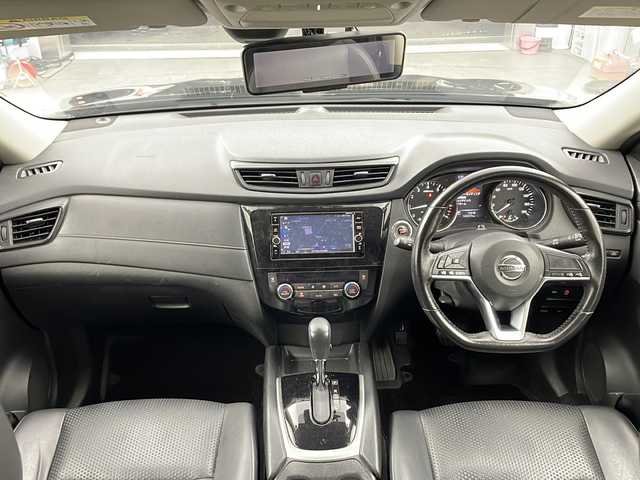 日産 エクストレイル 20Xi 兵庫県 2018(平30)年 14.3万km ダイヤモンドブラック ・純正ナビ（MM317D-W）/CD/DVD/Bluetooth/SD/AUX/・アラウンドビューモニター/・ビルトインETC/・エマージェンシーブレーキ/・移動物検知/・フロントバックソナー/・進入禁止標識検知/・コーナリングスタビリティアシスト/・アクティブエンジンブレーキ/・アイドリングストップ/・インテリジェントルームミラー/・ステアリングスイッチ/・パワーバックドア/・ＬＥＤヘッドライト/・オートライト/・フォグランプ/・防水シート/・純正フロアマット/・純正１８インチアルミホイール/・オートエアコン/・インテリジェントキー/・プッシュスタート