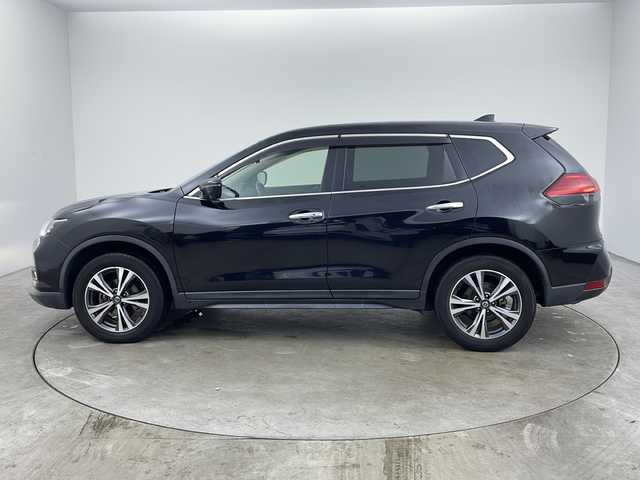 日産 エクストレイル 20Xi 兵庫県 2018(平30)年 14.3万km ダイヤモンドブラック ・純正ナビ（MM317D-W）/CD/DVD/Bluetooth/SD/AUX/・アラウンドビューモニター/・ビルトインETC/・エマージェンシーブレーキ/・移動物検知/・フロントバックソナー/・進入禁止標識検知/・コーナリングスタビリティアシスト/・アクティブエンジンブレーキ/・アイドリングストップ/・インテリジェントルームミラー/・ステアリングスイッチ/・パワーバックドア/・ＬＥＤヘッドライト/・オートライト/・フォグランプ/・防水シート/・純正フロアマット/・純正１８インチアルミホイール/・オートエアコン/・インテリジェントキー/・プッシュスタート