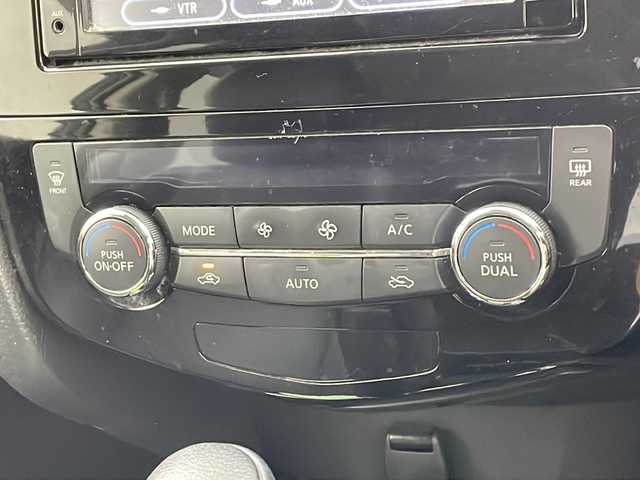 日産 エクストレイル 20Xi 兵庫県 2018(平30)年 14.3万km ダイヤモンドブラック ・純正ナビ（MM317D-W）/CD/DVD/Bluetooth/SD/AUX/・アラウンドビューモニター/・ビルトインETC/・エマージェンシーブレーキ/・移動物検知/・フロントバックソナー/・進入禁止標識検知/・コーナリングスタビリティアシスト/・アクティブエンジンブレーキ/・アイドリングストップ/・インテリジェントルームミラー/・ステアリングスイッチ/・パワーバックドア/・ＬＥＤヘッドライト/・オートライト/・フォグランプ/・防水シート/・純正フロアマット/・純正１８インチアルミホイール/・オートエアコン/・インテリジェントキー/・プッシュスタート