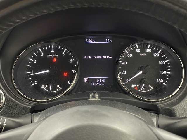 日産 エクストレイル 20Xi 兵庫県 2018(平30)年 14.3万km ダイヤモンドブラック ・純正ナビ（MM317D-W）/CD/DVD/Bluetooth/SD/AUX/・アラウンドビューモニター/・ビルトインETC/・エマージェンシーブレーキ/・移動物検知/・フロントバックソナー/・進入禁止標識検知/・コーナリングスタビリティアシスト/・アクティブエンジンブレーキ/・アイドリングストップ/・インテリジェントルームミラー/・ステアリングスイッチ/・パワーバックドア/・ＬＥＤヘッドライト/・オートライト/・フォグランプ/・防水シート/・純正フロアマット/・純正１８インチアルミホイール/・オートエアコン/・インテリジェントキー/・プッシュスタート