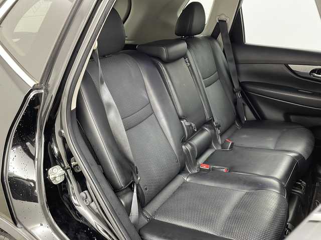 日産 エクストレイル 20Xi 兵庫県 2018(平30)年 14.3万km ダイヤモンドブラック ・純正ナビ（MM317D-W）/CD/DVD/Bluetooth/SD/AUX/・アラウンドビューモニター/・ビルトインETC/・エマージェンシーブレーキ/・移動物検知/・フロントバックソナー/・進入禁止標識検知/・コーナリングスタビリティアシスト/・アクティブエンジンブレーキ/・アイドリングストップ/・インテリジェントルームミラー/・ステアリングスイッチ/・パワーバックドア/・ＬＥＤヘッドライト/・オートライト/・フォグランプ/・防水シート/・純正フロアマット/・純正１８インチアルミホイール/・オートエアコン/・インテリジェントキー/・プッシュスタート