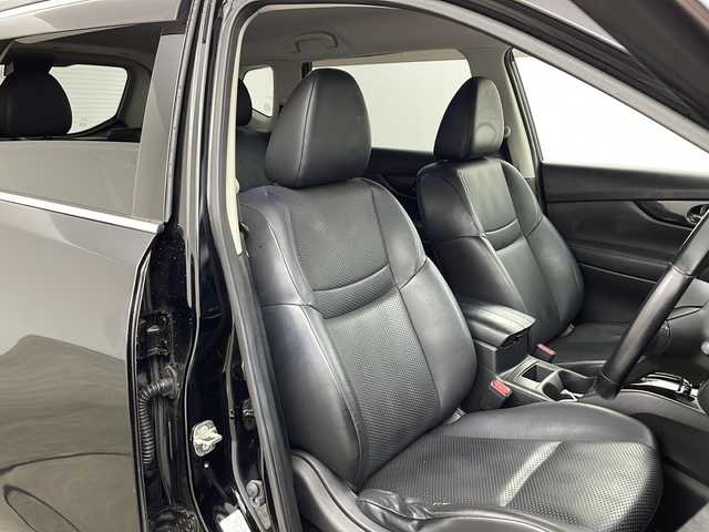 日産 エクストレイル 20Xi 兵庫県 2018(平30)年 14.3万km ダイヤモンドブラック ・純正ナビ（MM317D-W）/CD/DVD/Bluetooth/SD/AUX/・アラウンドビューモニター/・ビルトインETC/・エマージェンシーブレーキ/・移動物検知/・フロントバックソナー/・進入禁止標識検知/・コーナリングスタビリティアシスト/・アクティブエンジンブレーキ/・アイドリングストップ/・インテリジェントルームミラー/・ステアリングスイッチ/・パワーバックドア/・ＬＥＤヘッドライト/・オートライト/・フォグランプ/・防水シート/・純正フロアマット/・純正１８インチアルミホイール/・オートエアコン/・インテリジェントキー/・プッシュスタート