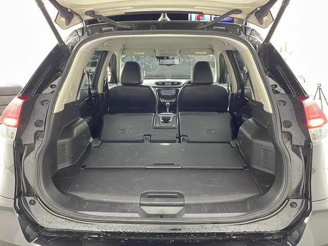 日産 エクストレイル 20Xi 兵庫県 2018(平30)年 14.3万km ダイヤモンドブラック ・純正ナビ（MM317D-W）/CD/DVD/Bluetooth/SD/AUX/・アラウンドビューモニター/・ビルトインETC/・エマージェンシーブレーキ/・移動物検知/・フロントバックソナー/・進入禁止標識検知/・コーナリングスタビリティアシスト/・アクティブエンジンブレーキ/・アイドリングストップ/・インテリジェントルームミラー/・ステアリングスイッチ/・パワーバックドア/・ＬＥＤヘッドライト/・オートライト/・フォグランプ/・防水シート/・純正フロアマット/・純正１８インチアルミホイール/・オートエアコン/・インテリジェントキー/・プッシュスタート