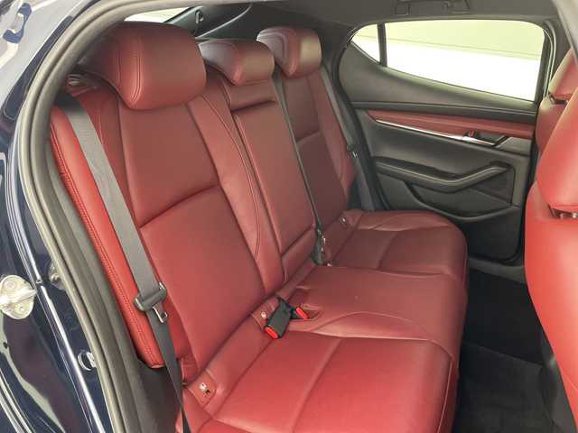 マツダ マツダ３ファストバック XD バーガンディセレクション 愛知県 2019(令1)年 2.8万km ディープクリスタルブルーマイカ プレミアムサウンドBOSE/純正10.25型ナビ/全方位カメラ/レーダークルーズコントロール/シートヒーター/バックカメラ/パワーシート/コーナーセンサー/純正アルミホイール/ブラインドスポットモニター/LEDヘッドライト/パドルシフト/ステアリングスイッチ/レーンキープアシスト/オートマチックハイビーム/ドライブレコーダー/ETC/衝突軽減システム/フルセグ/CD DVD/Bluetooth/ステアリングスイッチ/スマートキー/プッシュスタート