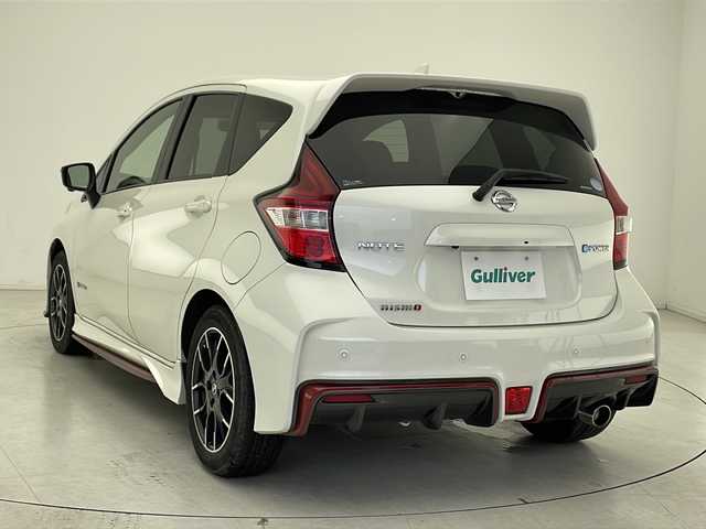 日産 ノート e－パワー ニスモ 千葉県 2017(平29)年 4万km ブリリアントホワイトパール 衝突軽減ブレーキ/純正ＳＤナビ/（フルセグ/Bluetooth/CD/DVD/FM/AM）/全方位カメラ/ＥＴＣ/アイドリングストップ/LEDヘッドライト/フォグライト/電動格納ミラー/デジタルインナーミラー