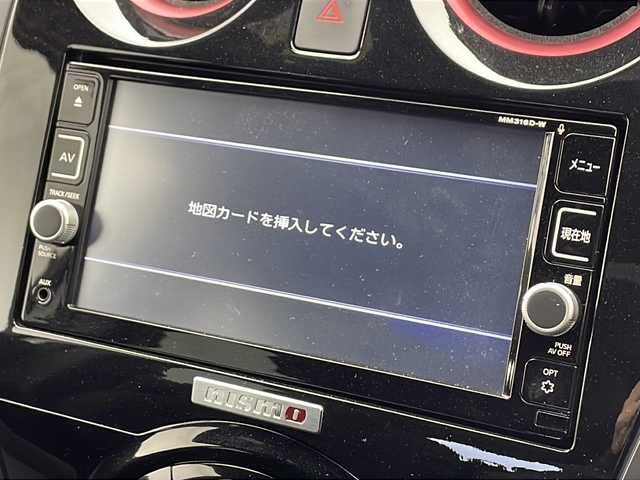 日産 ノート e－パワー ニスモ 千葉県 2017(平29)年 4万km ブリリアントホワイトパール 衝突軽減ブレーキ/純正ＳＤナビ/（フルセグ/Bluetooth/CD/DVD/FM/AM）/全方位カメラ/ＥＴＣ/アイドリングストップ/LEDヘッドライト/フォグライト/電動格納ミラー/デジタルインナーミラー