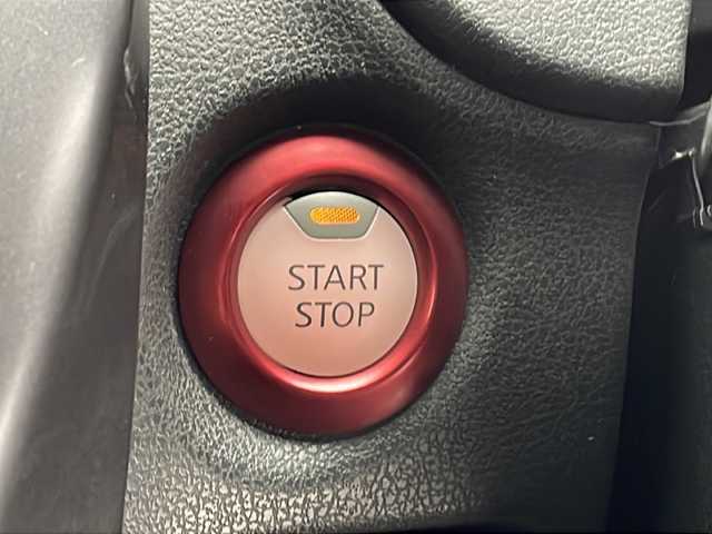 日産 ノート e－パワー ニスモ 千葉県 2017(平29)年 4万km ブリリアントホワイトパール 衝突軽減ブレーキ/純正ＳＤナビ/（フルセグ/Bluetooth/CD/DVD/FM/AM）/全方位カメラ/ＥＴＣ/アイドリングストップ/LEDヘッドライト/フォグライト/電動格納ミラー/デジタルインナーミラー