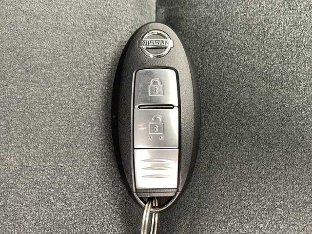 日産 ノート e－パワー ニスモ 千葉県 2017(平29)年 4万km ブリリアントホワイトパール 衝突軽減ブレーキ/純正ＳＤナビ/（フルセグ/Bluetooth/CD/DVD/FM/AM）/全方位カメラ/ＥＴＣ/アイドリングストップ/LEDヘッドライト/フォグライト/電動格納ミラー/デジタルインナーミラー