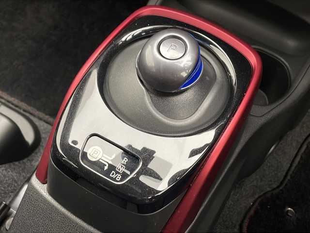 日産 ノート e－パワー ニスモ 千葉県 2017(平29)年 4万km ブリリアントホワイトパール 衝突軽減ブレーキ/純正ＳＤナビ/（フルセグ/Bluetooth/CD/DVD/FM/AM）/全方位カメラ/ＥＴＣ/アイドリングストップ/LEDヘッドライト/フォグライト/電動格納ミラー/デジタルインナーミラー