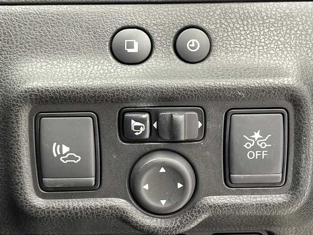 日産 ノート e－パワー ニスモ 千葉県 2017(平29)年 4万km ブリリアントホワイトパール 衝突軽減ブレーキ/純正ＳＤナビ/（フルセグ/Bluetooth/CD/DVD/FM/AM）/全方位カメラ/ＥＴＣ/アイドリングストップ/LEDヘッドライト/フォグライト/電動格納ミラー/デジタルインナーミラー