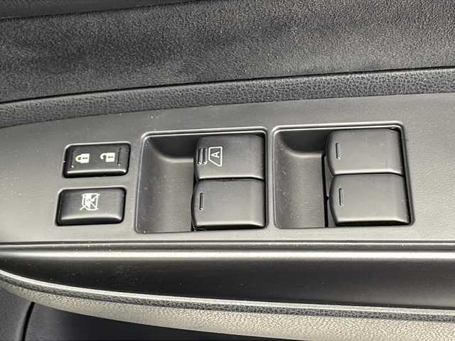 日産 ノート e－パワー ニスモ 千葉県 2017(平29)年 4万km ブリリアントホワイトパール 衝突軽減ブレーキ/純正ＳＤナビ/（フルセグ/Bluetooth/CD/DVD/FM/AM）/全方位カメラ/ＥＴＣ/アイドリングストップ/LEDヘッドライト/フォグライト/電動格納ミラー/デジタルインナーミラー