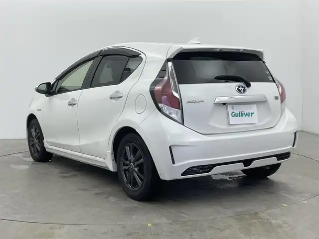 トヨタ アクア S スタイルブラック 富山県 2017(平29)年 5.8万km ライムホワイトパールクリスタルシャイン 社外SDナビ(EX8V)/(AM/FM/CD/DVD/BT)/フルセグTV/バックカメラ/衝突軽減システム/レーンキープアシスト/横滑り防止装置/盗難防止装置/オートマチックハイビーム/ETC/シートヒーター　(運転席＋助手席)/レザーシート/ハロゲンライト/フォグランプ/スタッドレスタイヤ4本車載/社外AW/スマートキー×1