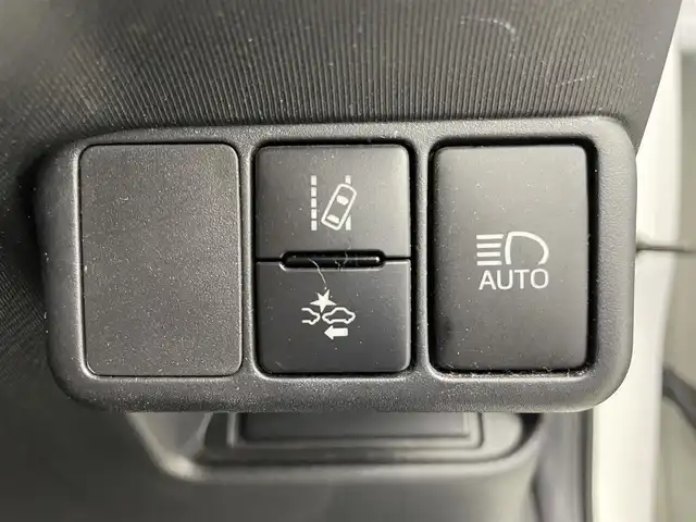 トヨタ アクア S スタイルブラック 富山県 2017(平29)年 5.8万km ライムホワイトパールクリスタルシャイン 社外SDナビ(EX8V)/(AM/FM/CD/DVD/BT)/フルセグTV/バックカメラ/衝突軽減システム/レーンキープアシスト/横滑り防止装置/盗難防止装置/オートマチックハイビーム/ETC/シートヒーター　(運転席＋助手席)/レザーシート/ハロゲンライト/フォグランプ/スタッドレスタイヤ4本車載/社外AW/スマートキー×1