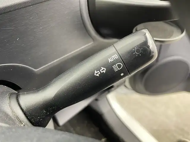 トヨタ アクア S スタイルブラック 富山県 2017(平29)年 5.8万km ライムホワイトパールクリスタルシャイン 社外SDナビ(EX8V)/(AM/FM/CD/DVD/BT)/フルセグTV/バックカメラ/衝突軽減システム/レーンキープアシスト/横滑り防止装置/盗難防止装置/オートマチックハイビーム/ETC/シートヒーター　(運転席＋助手席)/レザーシート/ハロゲンライト/フォグランプ/スタッドレスタイヤ4本車載/社外AW/スマートキー×1