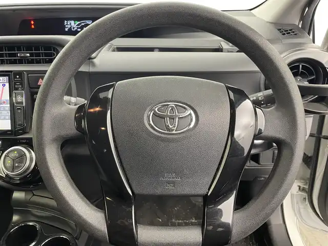 トヨタ アクア S スタイルブラック 富山県 2017(平29)年 5.8万km ライムホワイトパールクリスタルシャイン 社外SDナビ(EX8V)/(AM/FM/CD/DVD/BT)/フルセグTV/バックカメラ/衝突軽減システム/レーンキープアシスト/横滑り防止装置/盗難防止装置/オートマチックハイビーム/ETC/シートヒーター　(運転席＋助手席)/レザーシート/ハロゲンライト/フォグランプ/スタッドレスタイヤ4本車載/社外AW/スマートキー×1