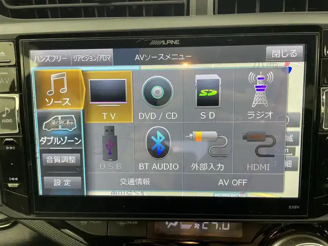 トヨタ アクア S スタイルブラック 富山県 2017(平29)年 5.8万km ライムホワイトパールクリスタルシャイン 社外SDナビ(EX8V)/(AM/FM/CD/DVD/BT)/フルセグTV/バックカメラ/衝突軽減システム/レーンキープアシスト/横滑り防止装置/盗難防止装置/オートマチックハイビーム/ETC/シートヒーター　(運転席＋助手席)/レザーシート/ハロゲンライト/フォグランプ/スタッドレスタイヤ4本車載/社外AW/スマートキー×1