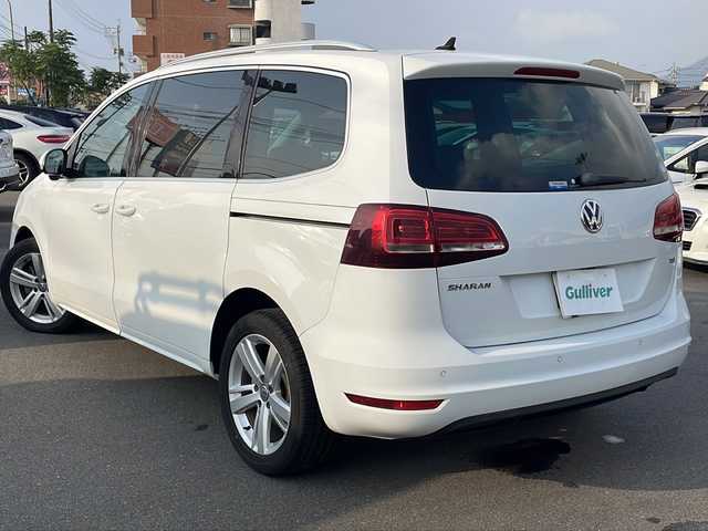 フォルクスワーゲン シャラン TSI ハイライン 山口県 2016(平28)年 4.1万km ピュアホワイト 純正ナビ　/　・Ｂｌｕｅｔｏｏｔｈ　/　・フルセグＴＶ　/　・ＣＤ／ＤＶＤ　/　・バックカメラ　/両側パワースライドドア　/パワーシート　/シートヒーター　/純正１９インチＡＷ　/コーナーセンサー　/ＬＥＤヘッドライト　/クルコン　/ETC