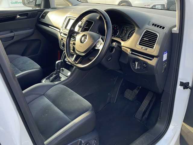 フォルクスワーゲン シャラン TSI ハイライン 山口県 2016(平28)年 4.1万km ピュアホワイト 純正ナビ　/　・Ｂｌｕｅｔｏｏｔｈ　/　・フルセグＴＶ　/　・ＣＤ／ＤＶＤ　/　・バックカメラ　/両側パワースライドドア　/パワーシート　/シートヒーター　/純正１９インチＡＷ　/コーナーセンサー　/ＬＥＤヘッドライト　/クルコン　/ETC