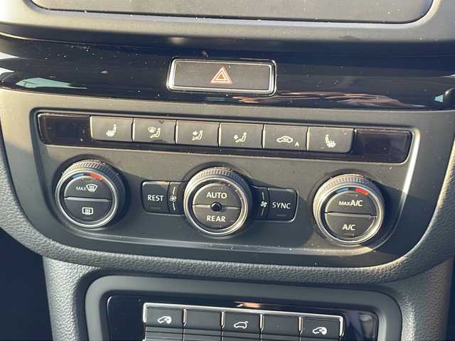 フォルクスワーゲン シャラン TSI ハイライン 山口県 2016(平28)年 4.1万km ピュアホワイト 純正ナビ　/　・Ｂｌｕｅｔｏｏｔｈ　/　・フルセグＴＶ　/　・ＣＤ／ＤＶＤ　/　・バックカメラ　/両側パワースライドドア　/パワーシート　/シートヒーター　/純正１９インチＡＷ　/コーナーセンサー　/ＬＥＤヘッドライト　/クルコン　/ETC