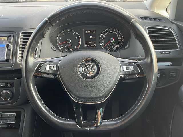 フォルクスワーゲン シャラン TSI ハイライン 山口県 2016(平28)年 4.1万km ピュアホワイト 純正ナビ　/　・Ｂｌｕｅｔｏｏｔｈ　/　・フルセグＴＶ　/　・ＣＤ／ＤＶＤ　/　・バックカメラ　/両側パワースライドドア　/パワーシート　/シートヒーター　/純正１９インチＡＷ　/コーナーセンサー　/ＬＥＤヘッドライト　/クルコン　/ETC