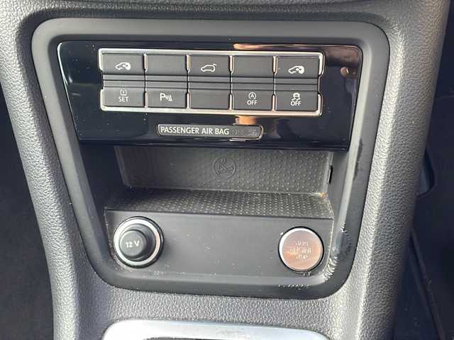 フォルクスワーゲン シャラン TSI ハイライン 山口県 2016(平28)年 4.1万km ピュアホワイト 純正ナビ　/　・Ｂｌｕｅｔｏｏｔｈ　/　・フルセグＴＶ　/　・ＣＤ／ＤＶＤ　/　・バックカメラ　/両側パワースライドドア　/パワーシート　/シートヒーター　/純正１９インチＡＷ　/コーナーセンサー　/ＬＥＤヘッドライト　/クルコン　/ETC