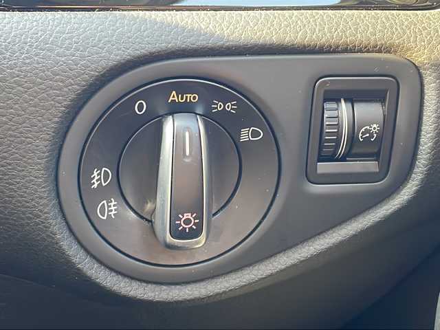 フォルクスワーゲン シャラン TSI ハイライン 山口県 2016(平28)年 4.1万km ピュアホワイト 純正ナビ　/　・Ｂｌｕｅｔｏｏｔｈ　/　・フルセグＴＶ　/　・ＣＤ／ＤＶＤ　/　・バックカメラ　/両側パワースライドドア　/パワーシート　/シートヒーター　/純正１９インチＡＷ　/コーナーセンサー　/ＬＥＤヘッドライト　/クルコン　/ETC