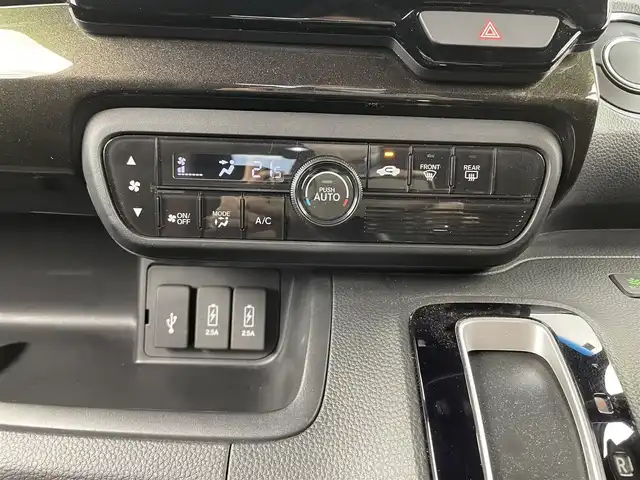 ホンダ Ｎ ＢＯＸ カスタム G L ターボ ホンダセンシング 大分県 2017(平29)年 1.9万km クリスタルブラックパール 純正SDナビ（VXU-185NBi）/Bluetooth/CD/DVD/フルセグ/TEINサスペンション/両側パワースライドドア/バックカメラ/コーナーセンサー/レーダークルーズコントロール/アイドリングストップ/MTモード/レーンキープアシスト/オートライト/オートマチックハイビーム/ベンチシート/純正フロアマット/純正アルミホイル15インチ/ビルトインETC