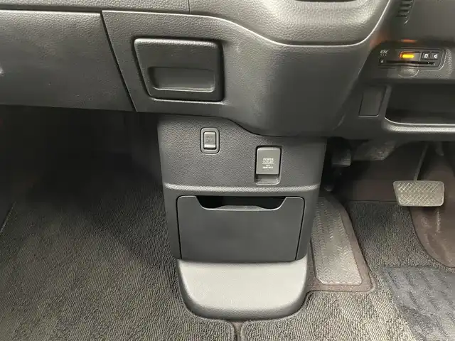 ホンダ Ｎ ＢＯＸ カスタム G L ターボ ホンダセンシング 大分県 2017(平29)年 1.9万km クリスタルブラックパール 純正SDナビ（VXU-185NBi）/Bluetooth/CD/DVD/フルセグ/TEINサスペンション/両側パワースライドドア/バックカメラ/コーナーセンサー/レーダークルーズコントロール/アイドリングストップ/MTモード/レーンキープアシスト/オートライト/オートマチックハイビーム/ベンチシート/純正フロアマット/純正アルミホイル15インチ/ビルトインETC