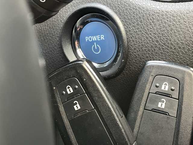 トヨタ Ｃ－ＨＲ G 山口県 2019(令1)年 7.8万km ブラックマイカ 純正ナビ/CD/DVD/SD/BT/AM/FM/フルセグTV/ETC/バックカメラ/クルーズコントロール/レーンキープアシスト/コーナーセンサー/オートライト/オートマチックハイビーム/衝突軽減ブレーキ/プッシュスタート/電動格納ミラー/純正フロアマット